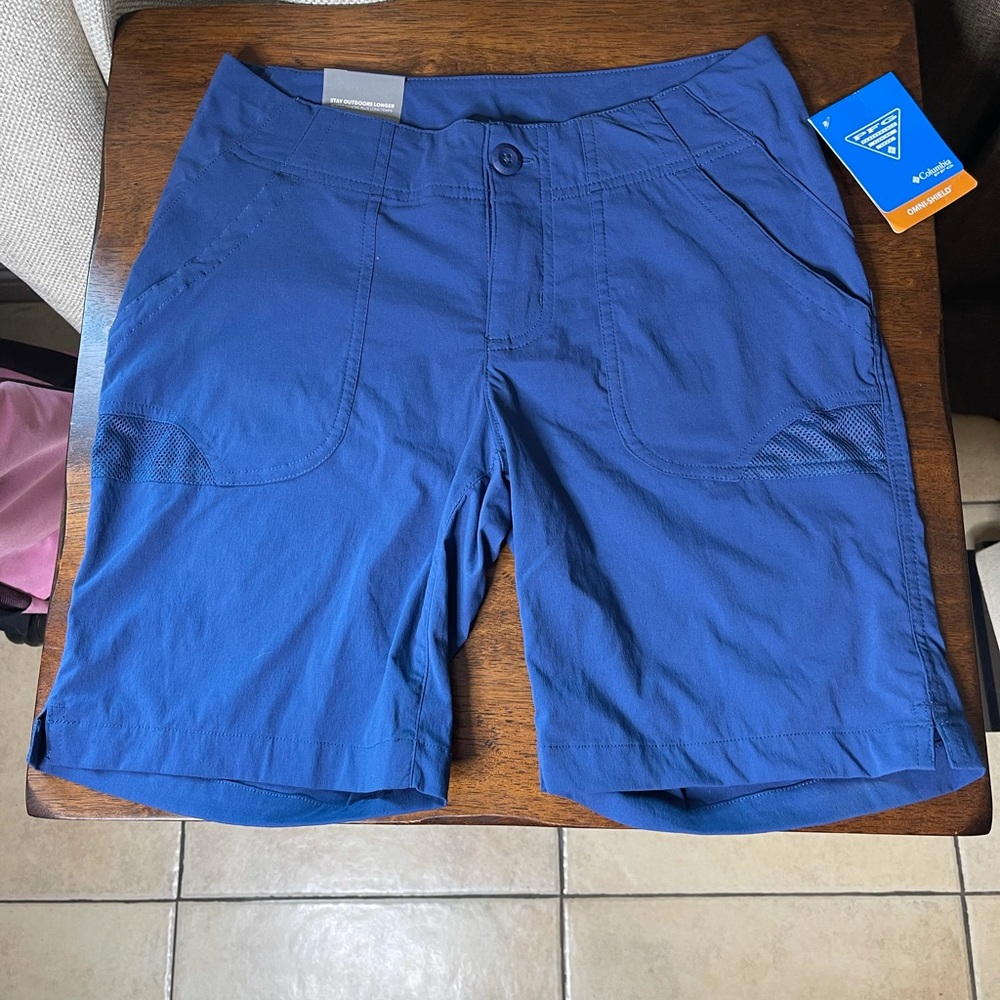 Woman’s Columbia shorts color Blue Brand new with tags in size Small / 4